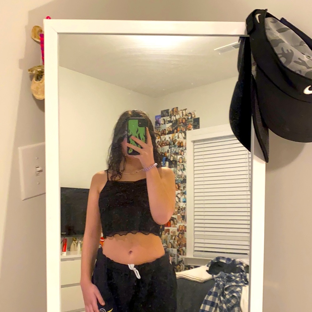 Black crop tank